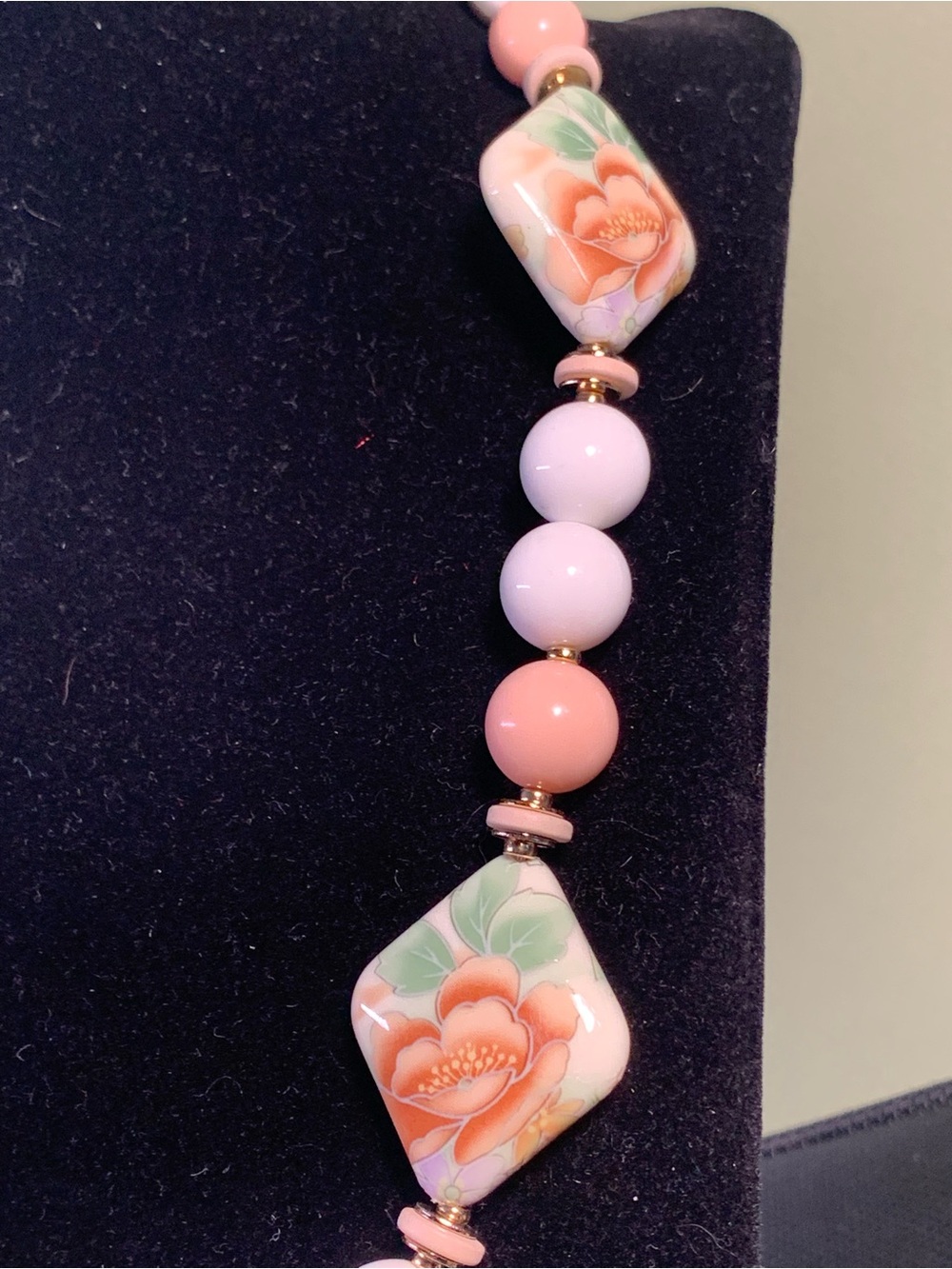 Vintage Floral Pink Bead Necklace - Picture 3 of 6
